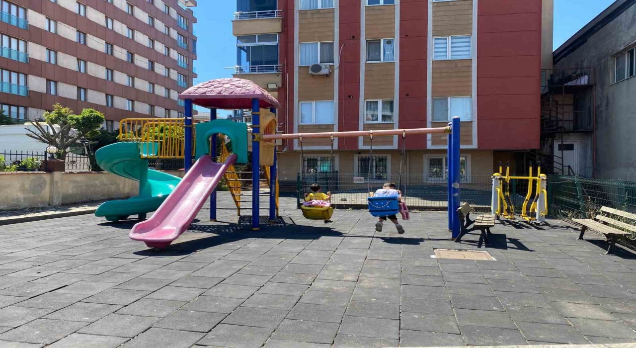 Çekmeköyde demir kapının üzerine devrildiği 10 yaşındaki çocuk hayatını kaybetti