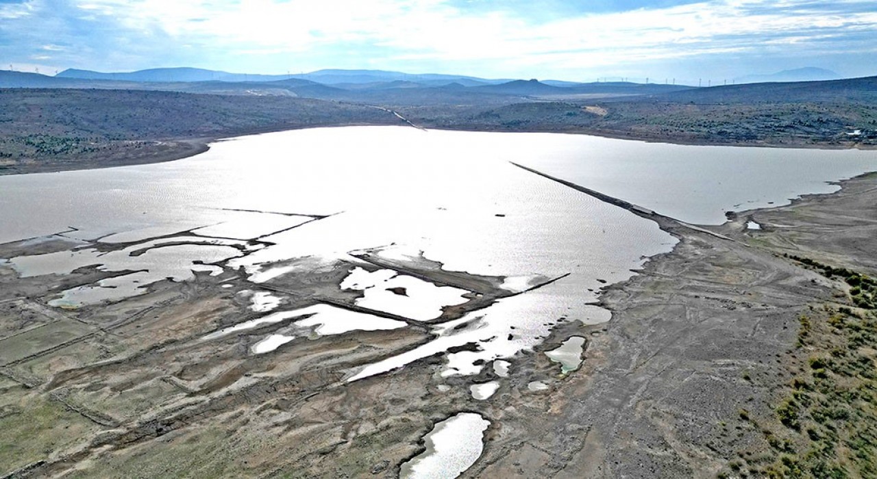 Çeşme Kutlu Aktaş Barajında su seviyesi yüzde 5in altına düştü