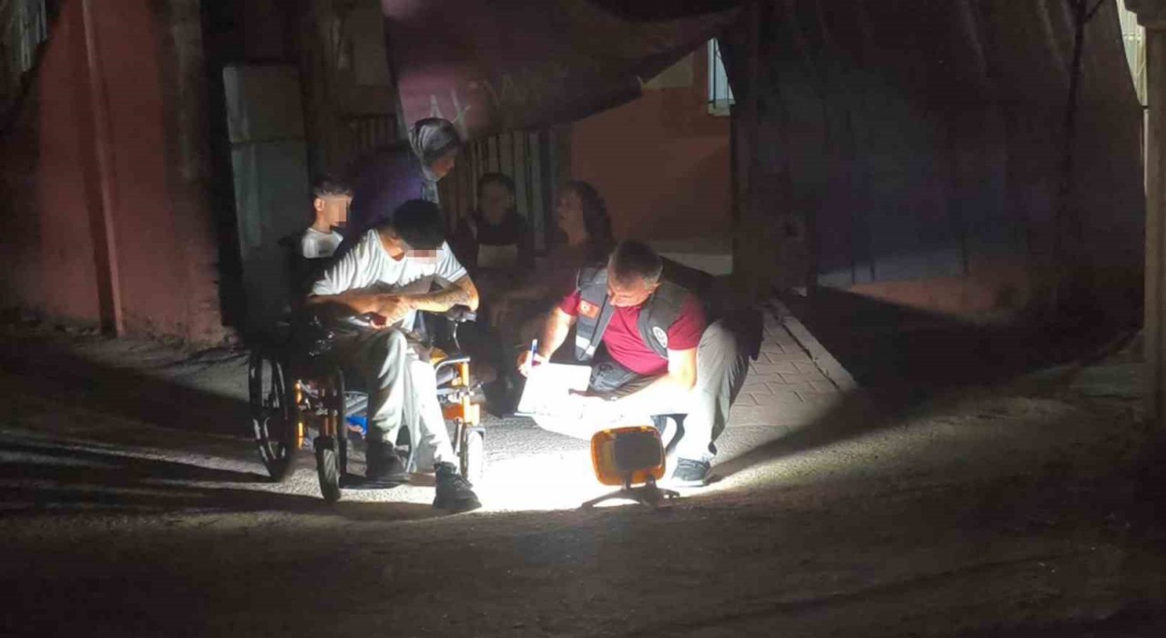 Çıkan tartışmada kendi silahından çıkan kurşunla yaralandı