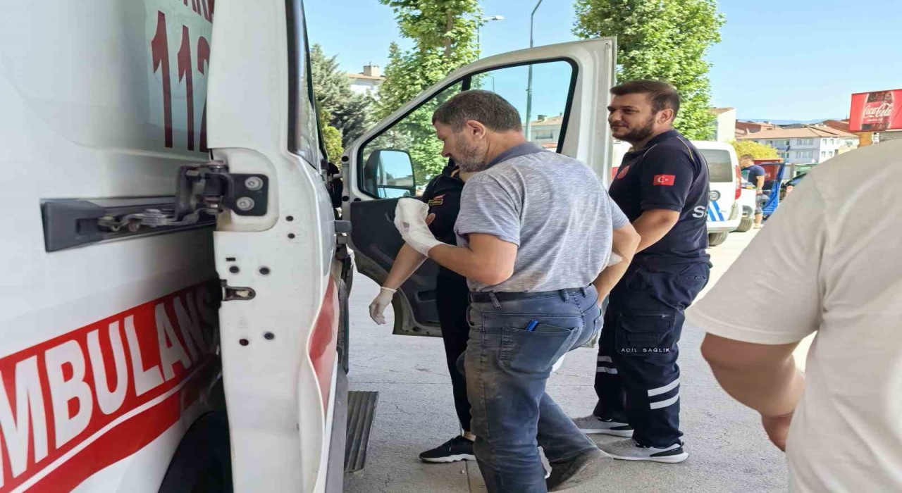 Çocuğuna uçurtma yaparken parmakları kopan babaya en anlamlı hediye