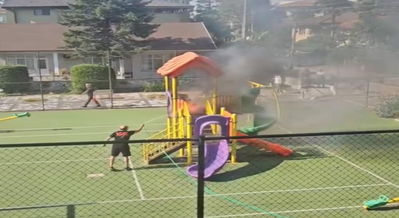 Çocuk parkında korkutan yangın