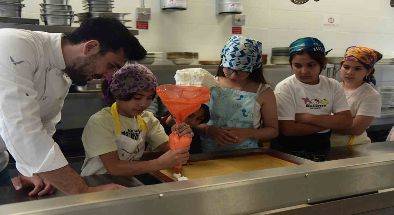 Çocuk Üniversitesi programları mutfak atölyesi ile devam ediyor