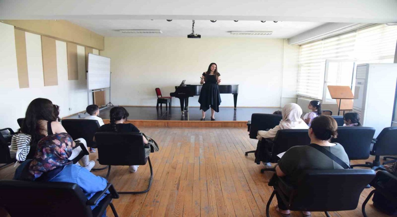 Çocuk Üniversitesinin düzenlediği Piyano ve Klasik Batı Müziği programı tamamlandı