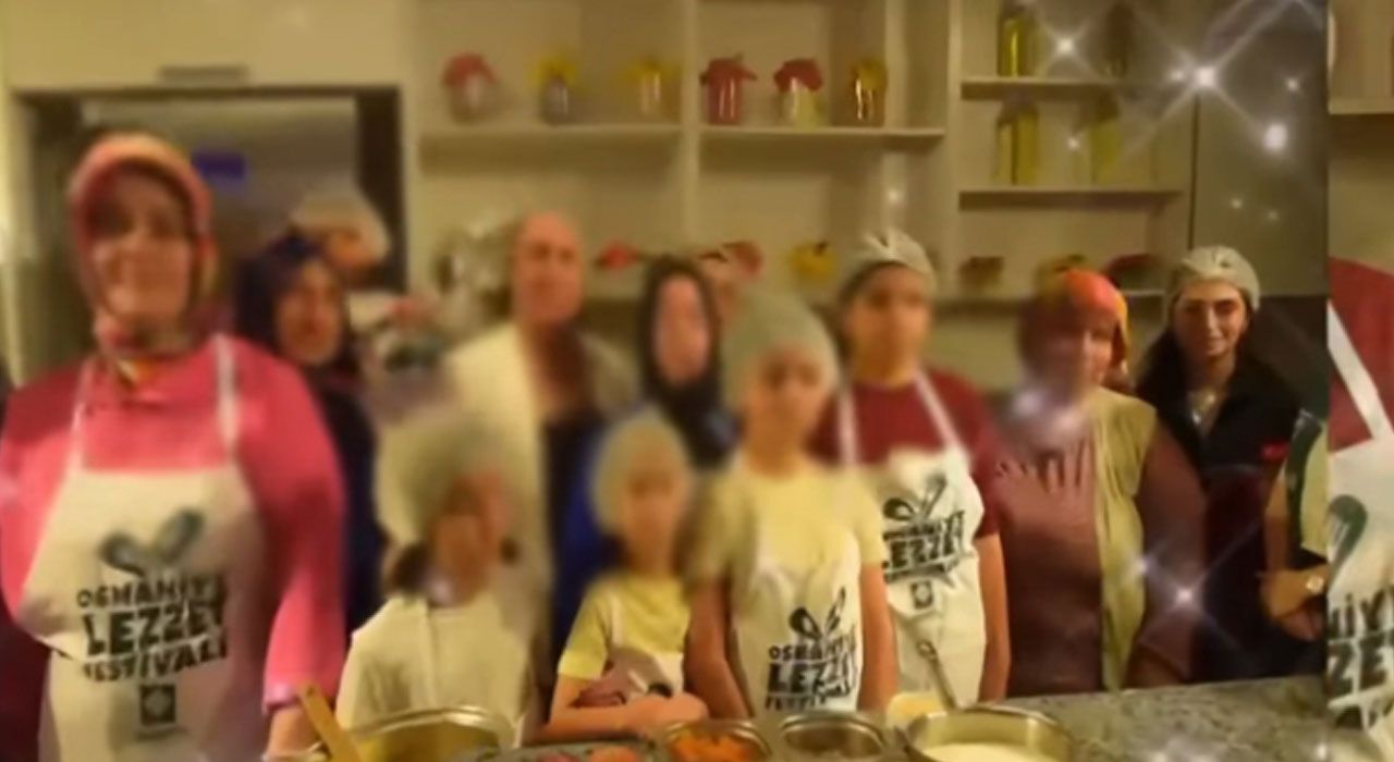 Çocuklar Aşçılarla Birlikte Aşure Yaptı