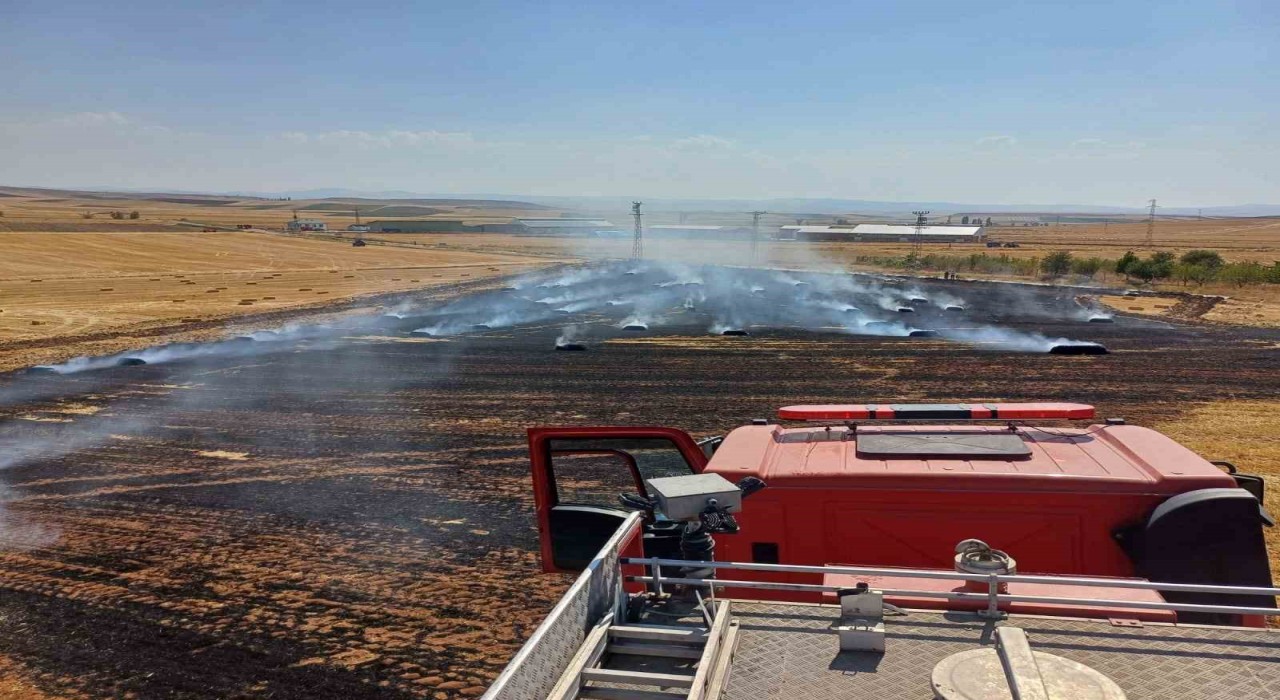 Çorumda 150 balya ve 20 dönüm tarla yanarak küle döndü