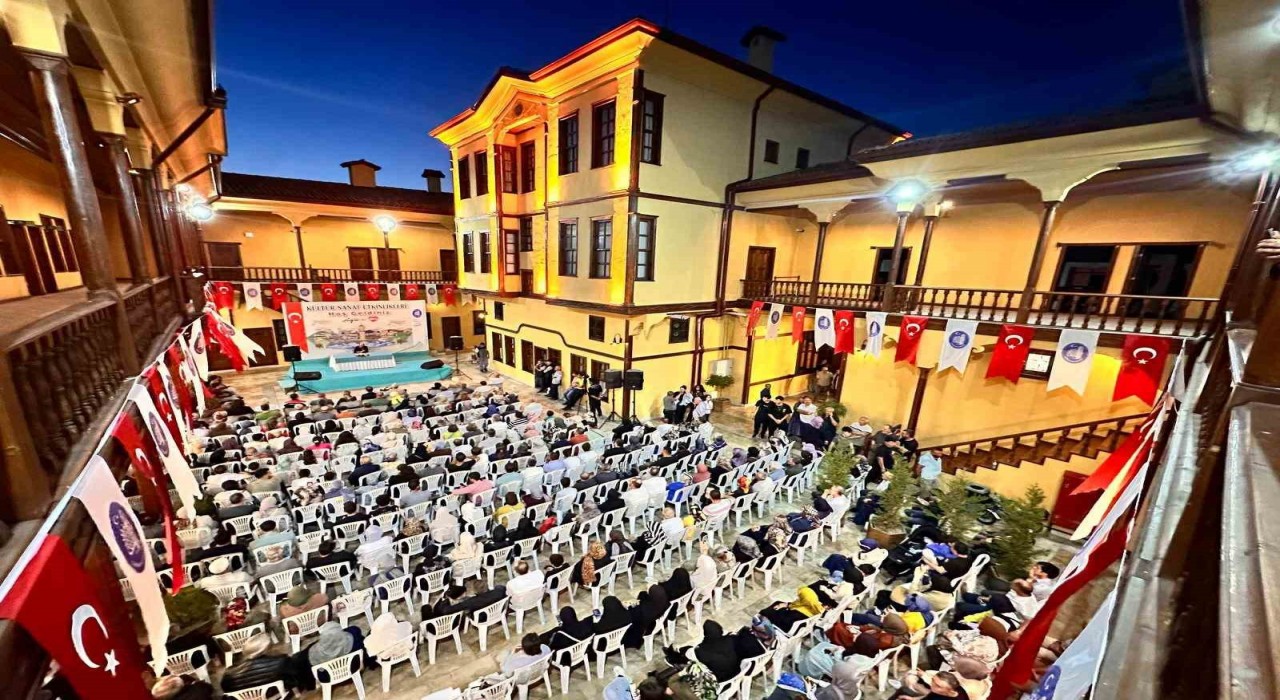 Çorumda han sohbetlerinin konuğu yazar Dr. Ömer Demirbağ oldu