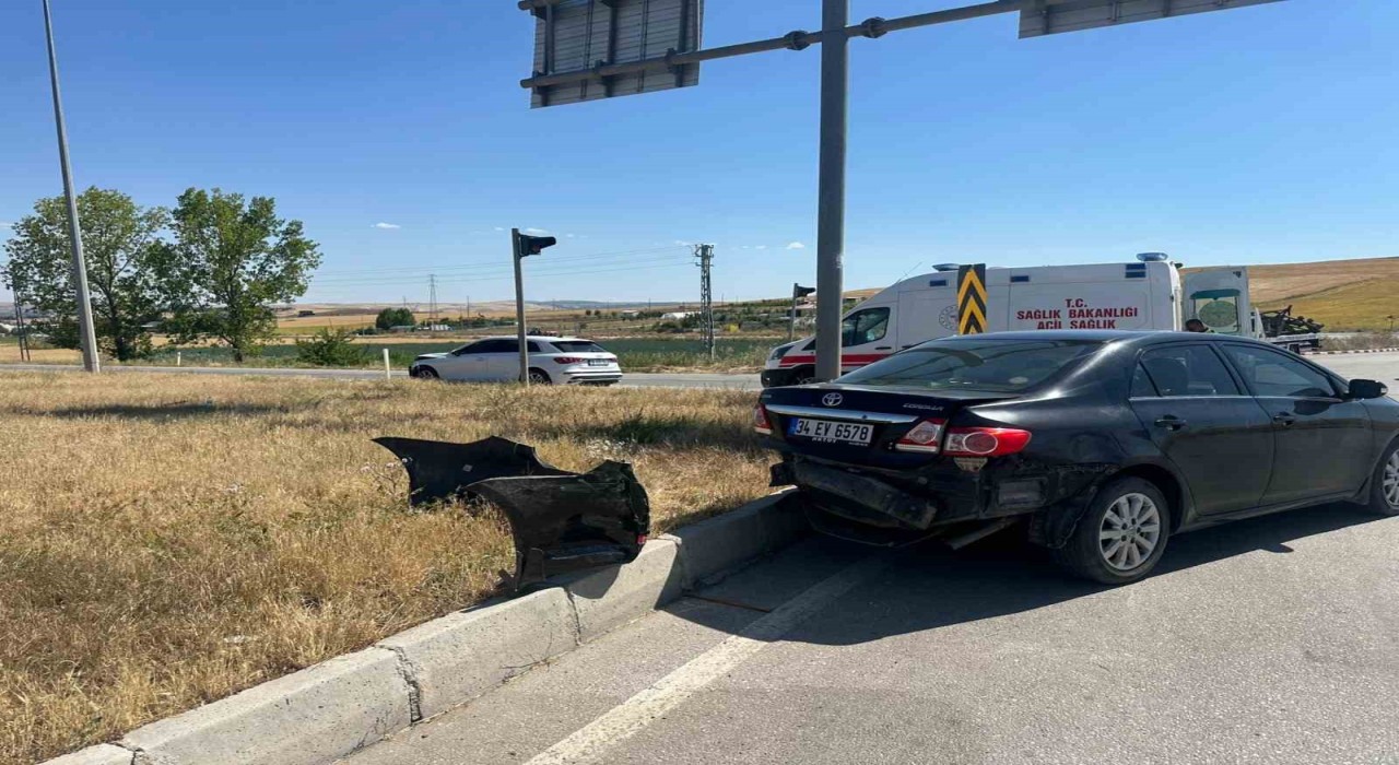Çorumda iki otomobil çarpıştı: 4 yaralı
