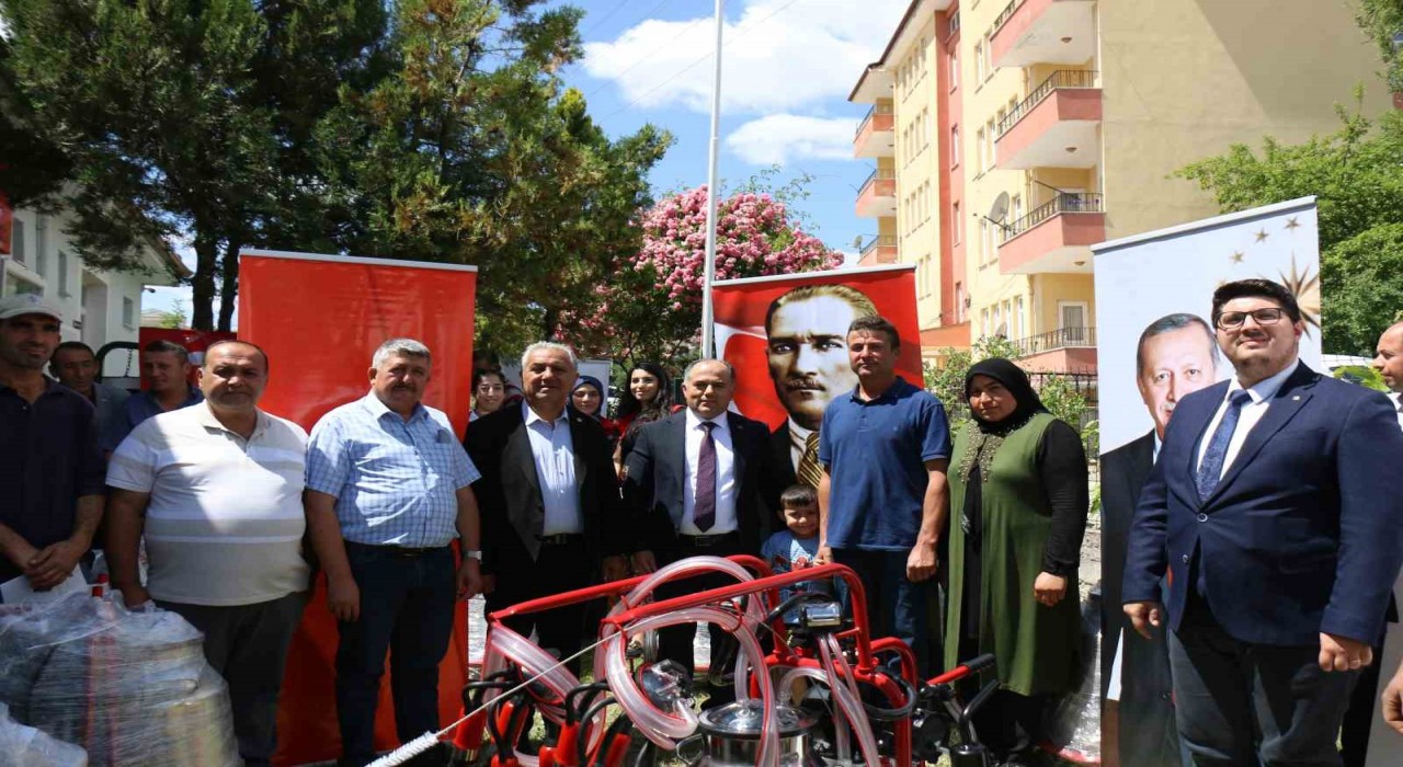 Çorumda mobil süt sağım makinesi dağıtıldı