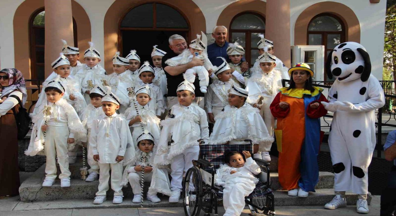 Çorumda toplu sünnet şöleni renkli görüntülere sahne oldu