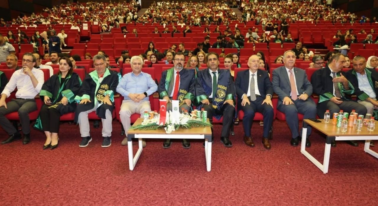 Çukurova Üniversitesi Adana MYO’da Mezuniyet Coşkusu