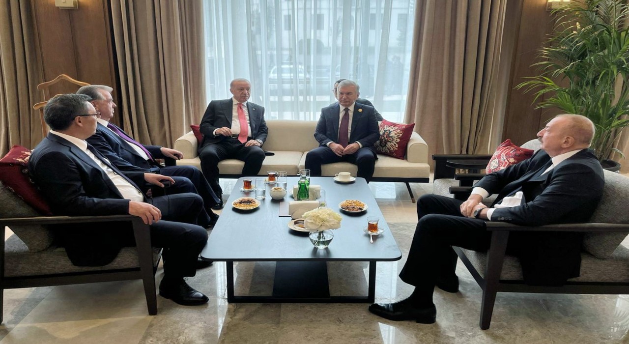 Cumhurbaşkanı Erdoğan, EİT 17. Zirvesinde aile fotoğrafı çektirdi
