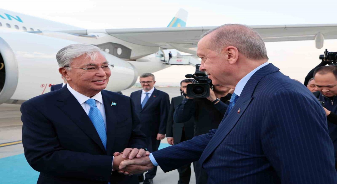 Cumhurbaşkanı Erdoğan, Kazakistan Cumhurbaşkanı Tokayevi törenle karşıladı