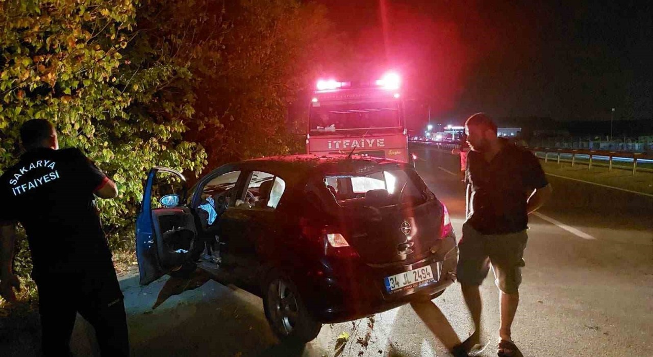 D-140da otomobil şarampole uçtu: Anne ve iki çocuğu yaralandı