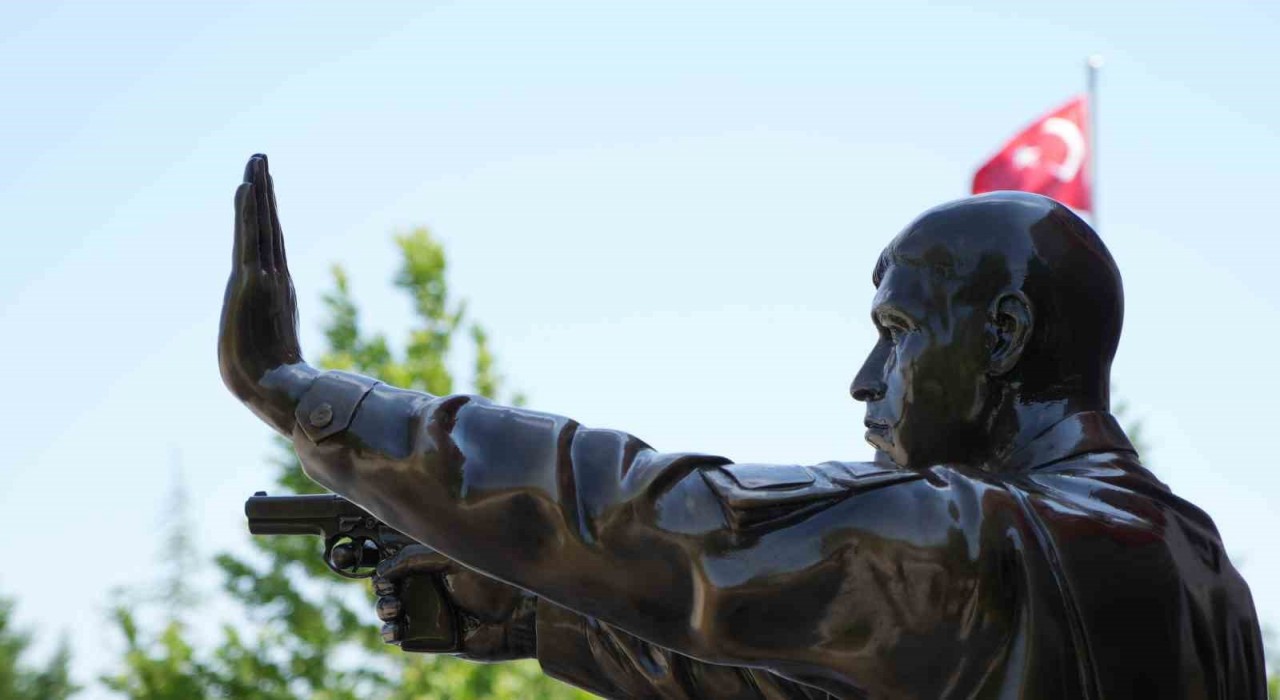 Darbe seyrini değiştiren kahraman: Ömer Halisdemirin şehadet noktası özel zeminle korunuyor