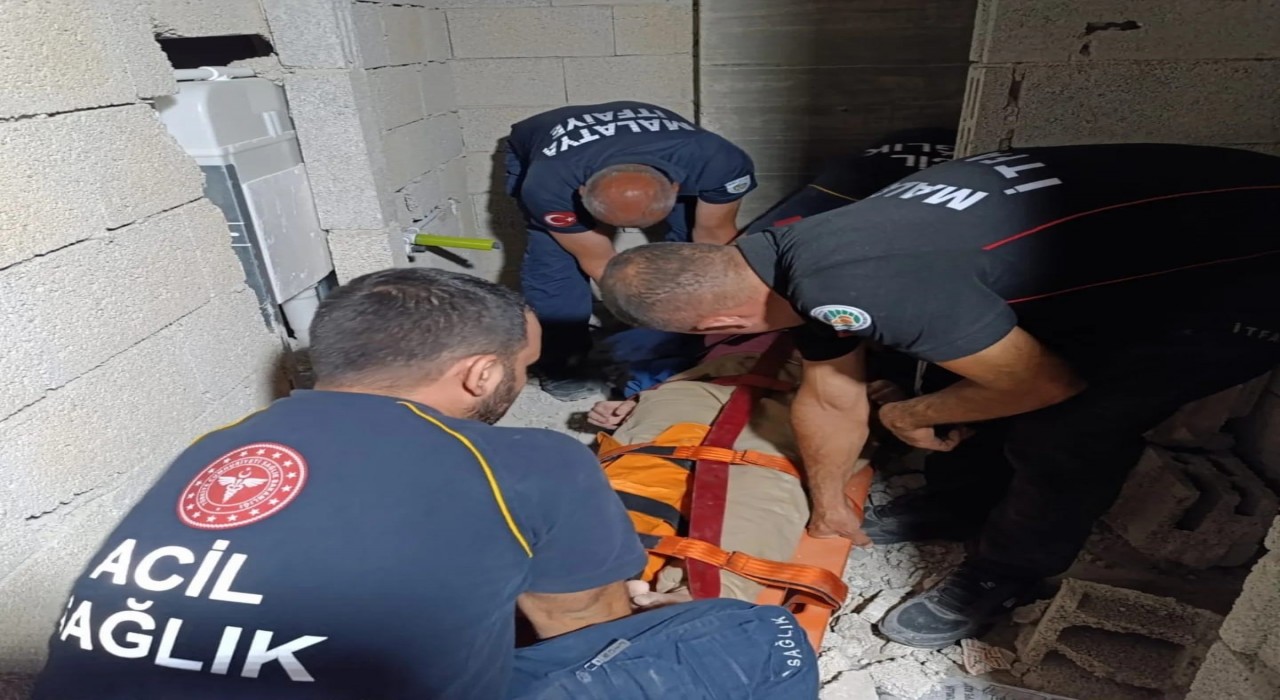 Darendede inşaatta asansör boşluğuna düşen kadın yaralandı