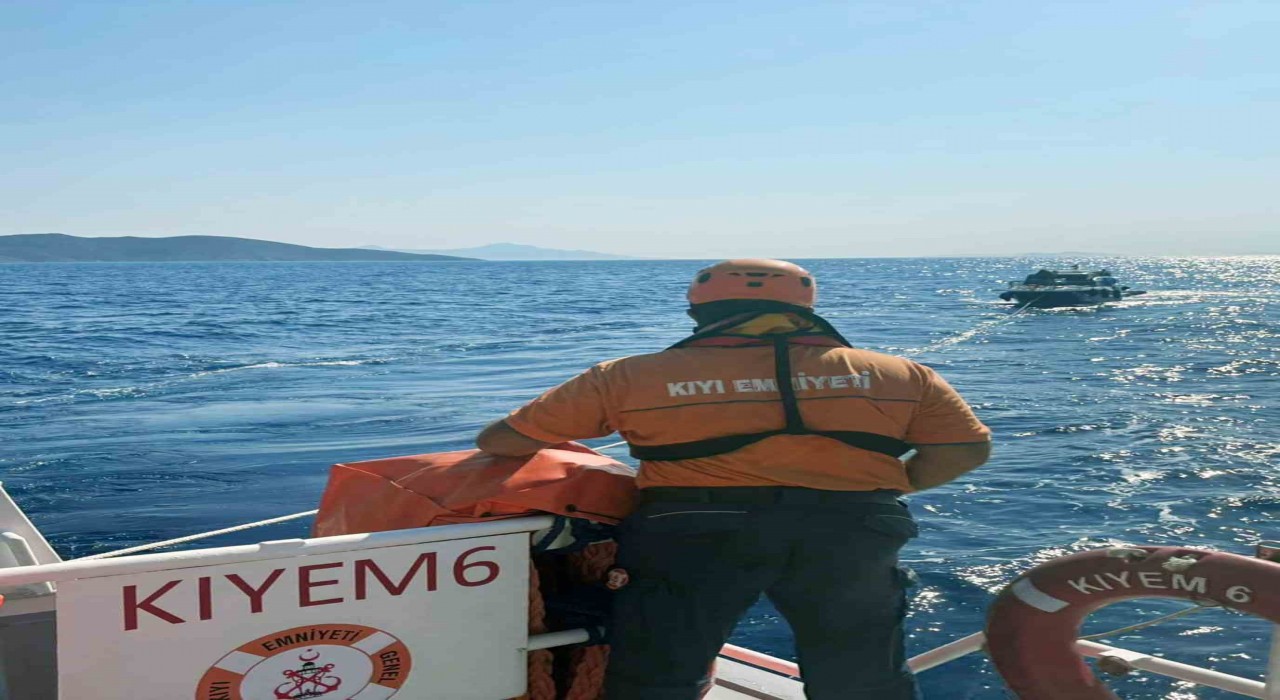 Datça açıklarında sürüklenen tekne kurtarıldı