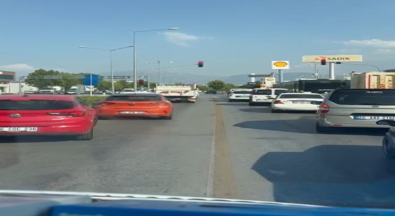 Denizlide siren sesini duyan sürücülerin duyarlı davranışı takdir topladı