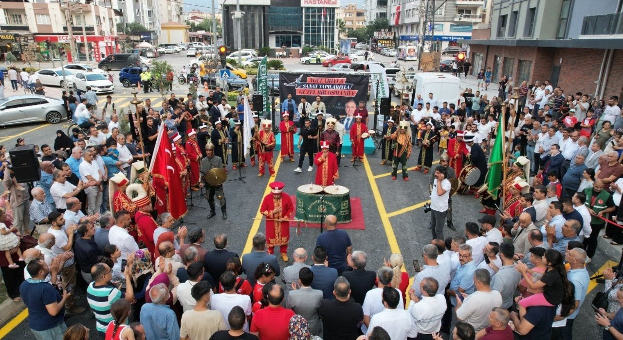 Deprem Sonrası Yeniden İnşa Edilen Bulvar Törenle Hizmete Açıldı
