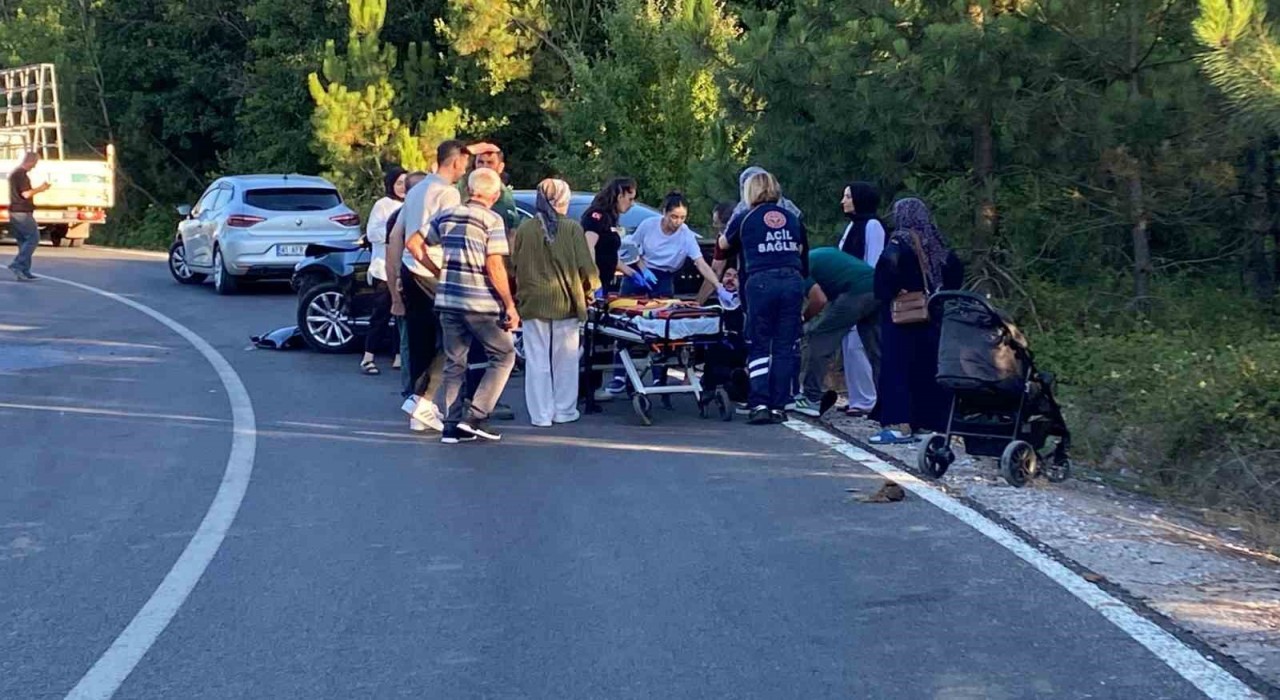 Derincede iki otomobil çarpıştı: 1 ölü