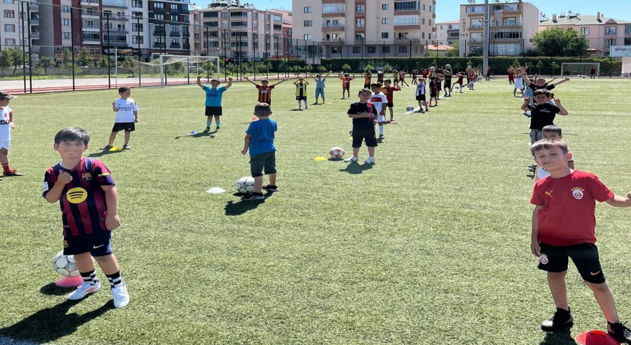 Develide Yaz Spor Okullarına yoğun katılım