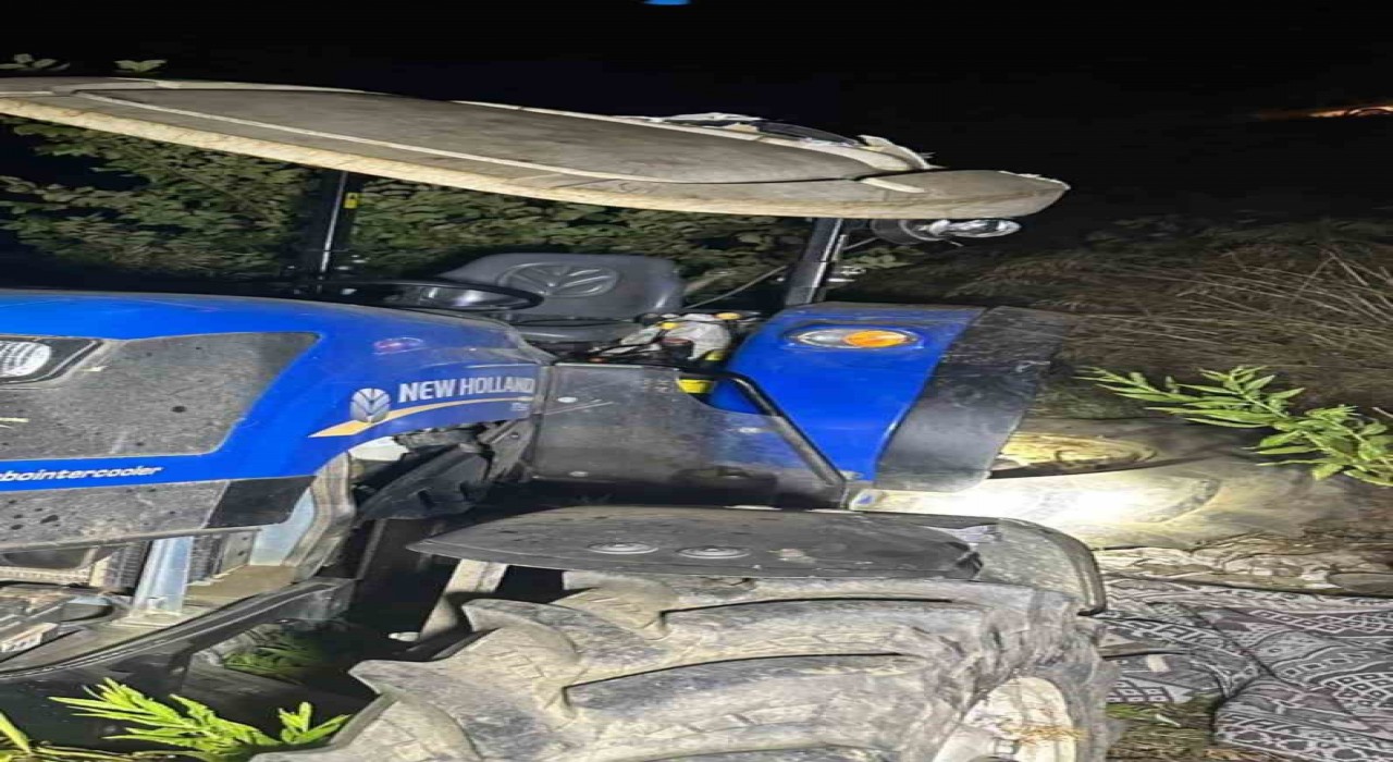 Devrilen traktörün altında kalan sürücü öldü