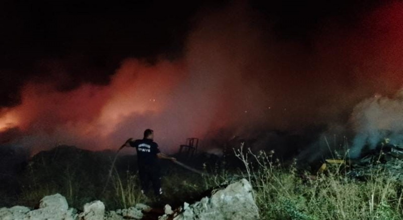 Didimde siteler arasında çıkan yangın korkuttu