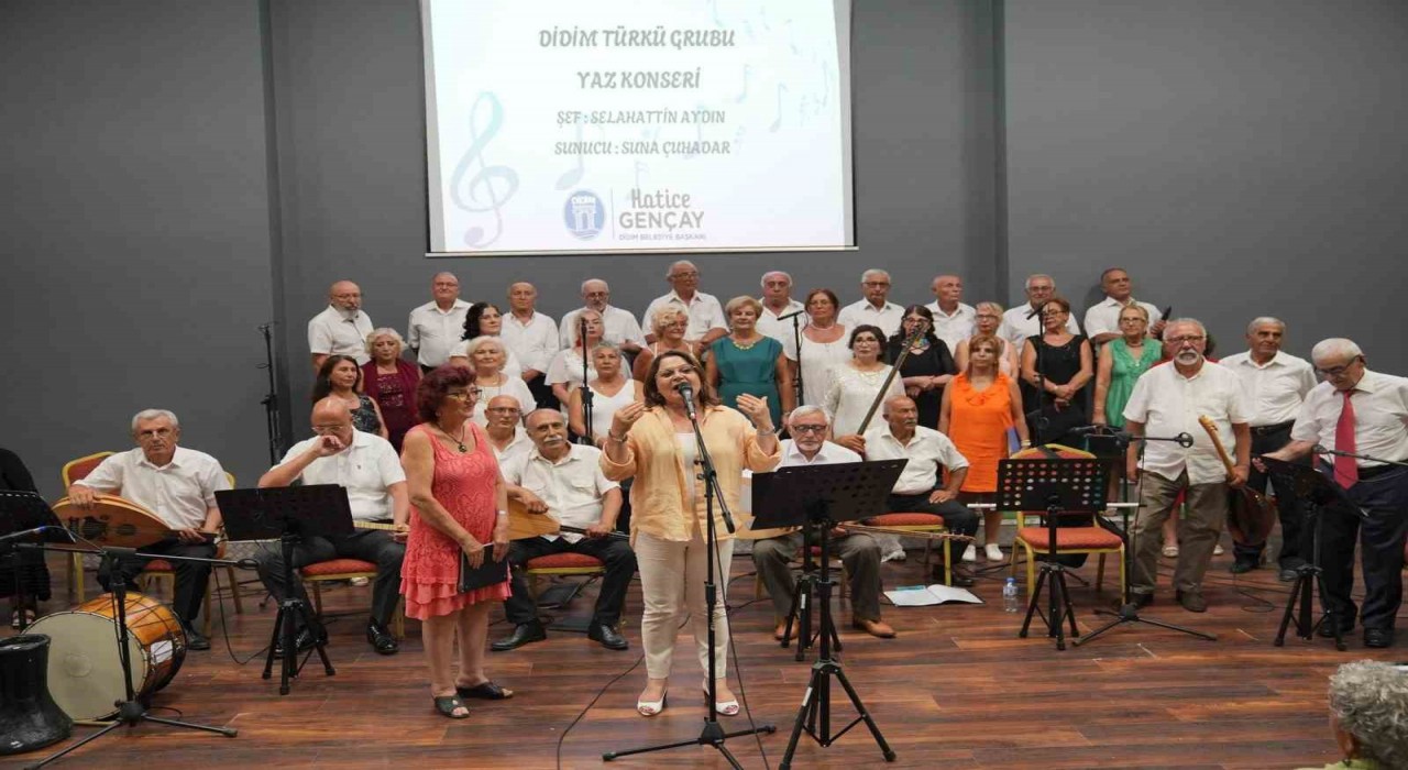 Didimde yaz akşamları türkülerle şenlendi