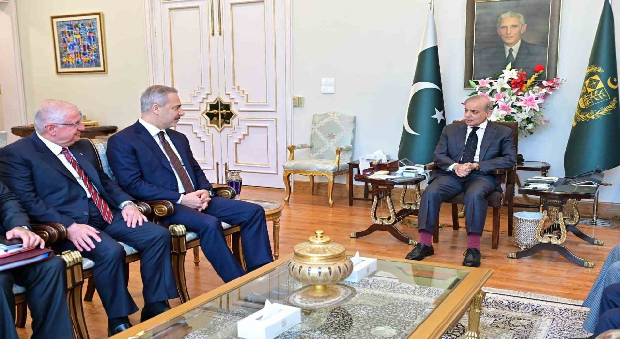 Dışişleri Bakanı Fidan ile Milli Savunma Bakanı Güler, Pakistan Başbakanı Şahbaz Şerif ile görüştü