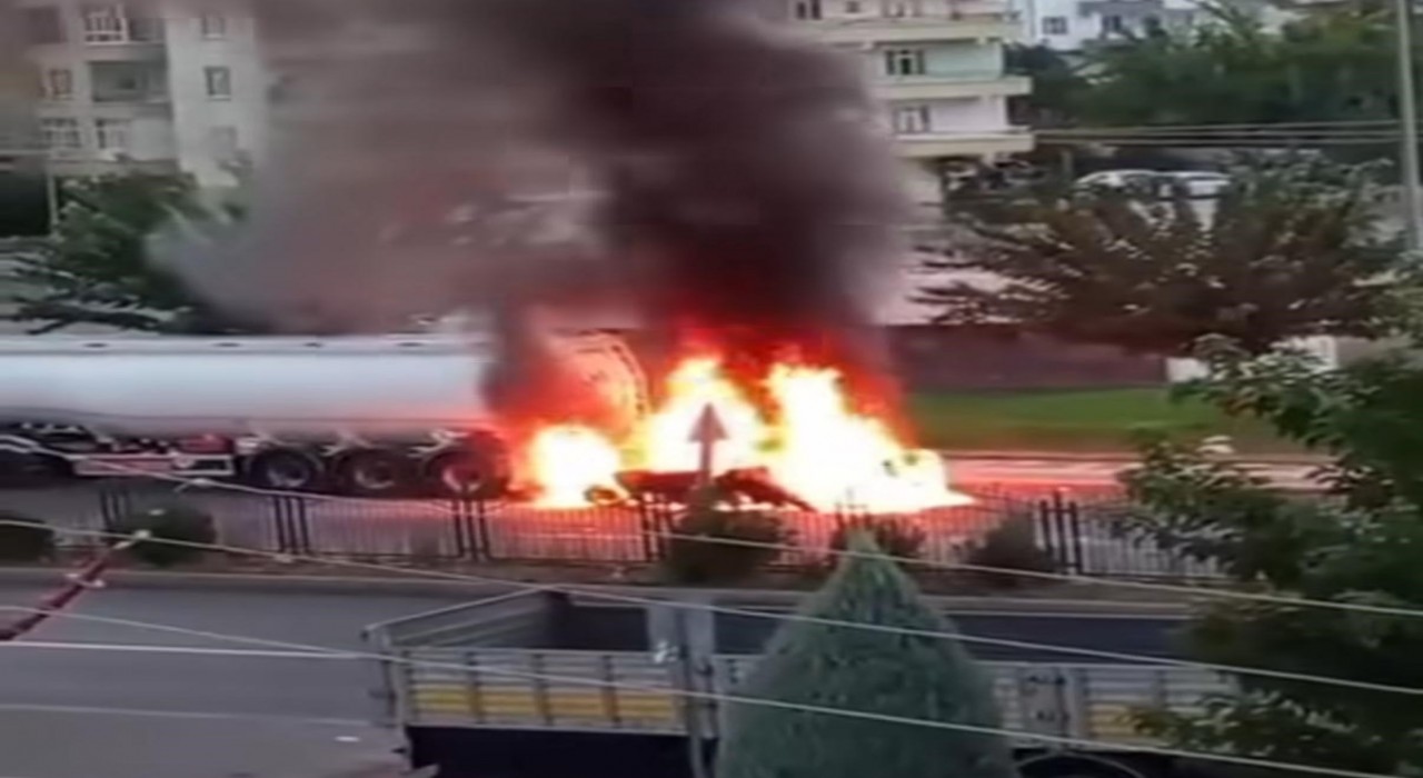 Diyarbakırda alevlere teslim olan otomobil patladı