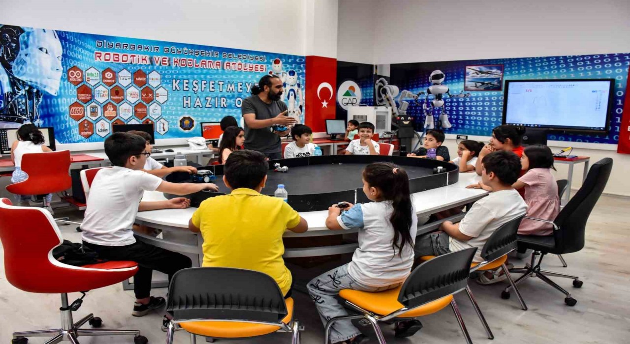Diyarbakırda çocuklar yaz atölyelerinde sanatla buluşuyor