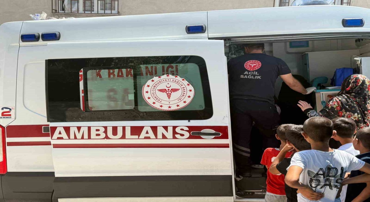 Diyarbakırda klima ünitesi yangına neden oldu, 3 kişi dumandan etkilendi