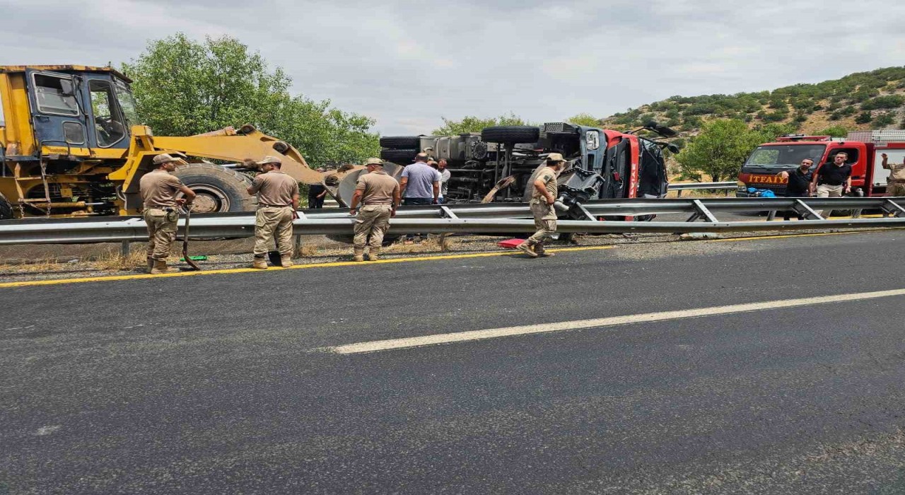 Diyarbakırda yangın söndürmeye giden itfaiye eri kazada hayatını kaybetti