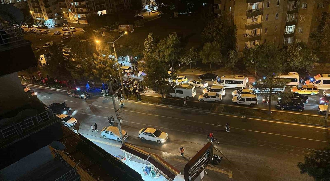 Diyarbakırda yunus polisler kaza yaptı: 3 yaralı