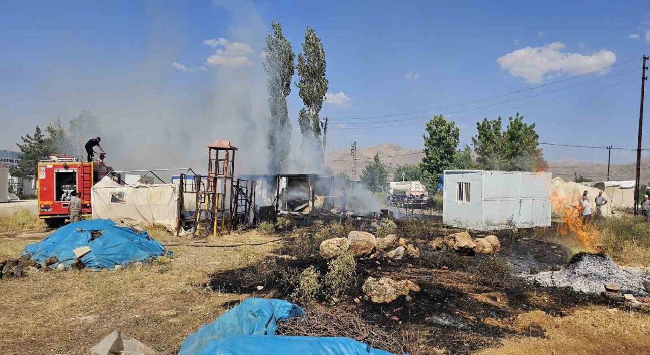 Doğanşehirde konteyner yangını