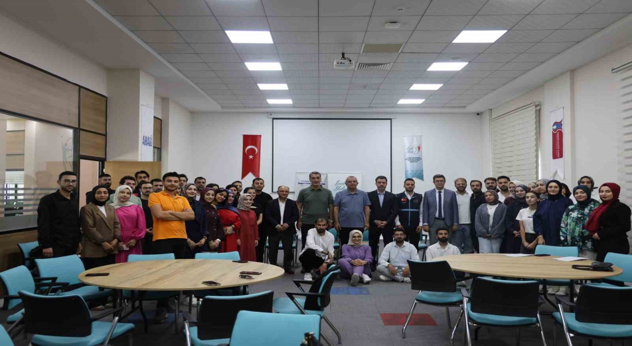 Doğu bölgesinin dört bir yanından gelen gençler Elazığda geleceği tasarladı