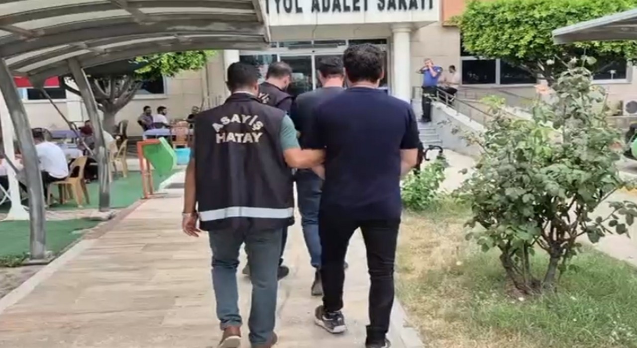 Dörtyolda hapis cezası ile aranan 2 kişi yakalandı