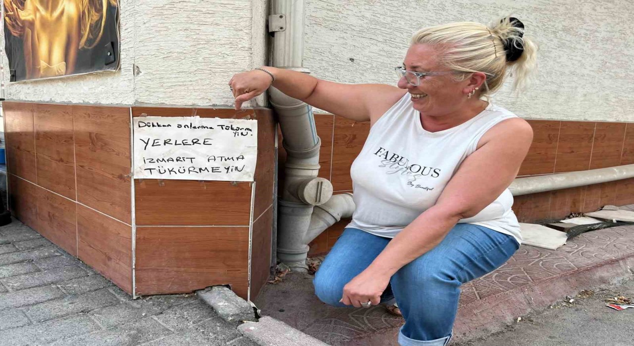 Dükkanının önüne astığı uyarı yazısı ile istediği sonucu aldı