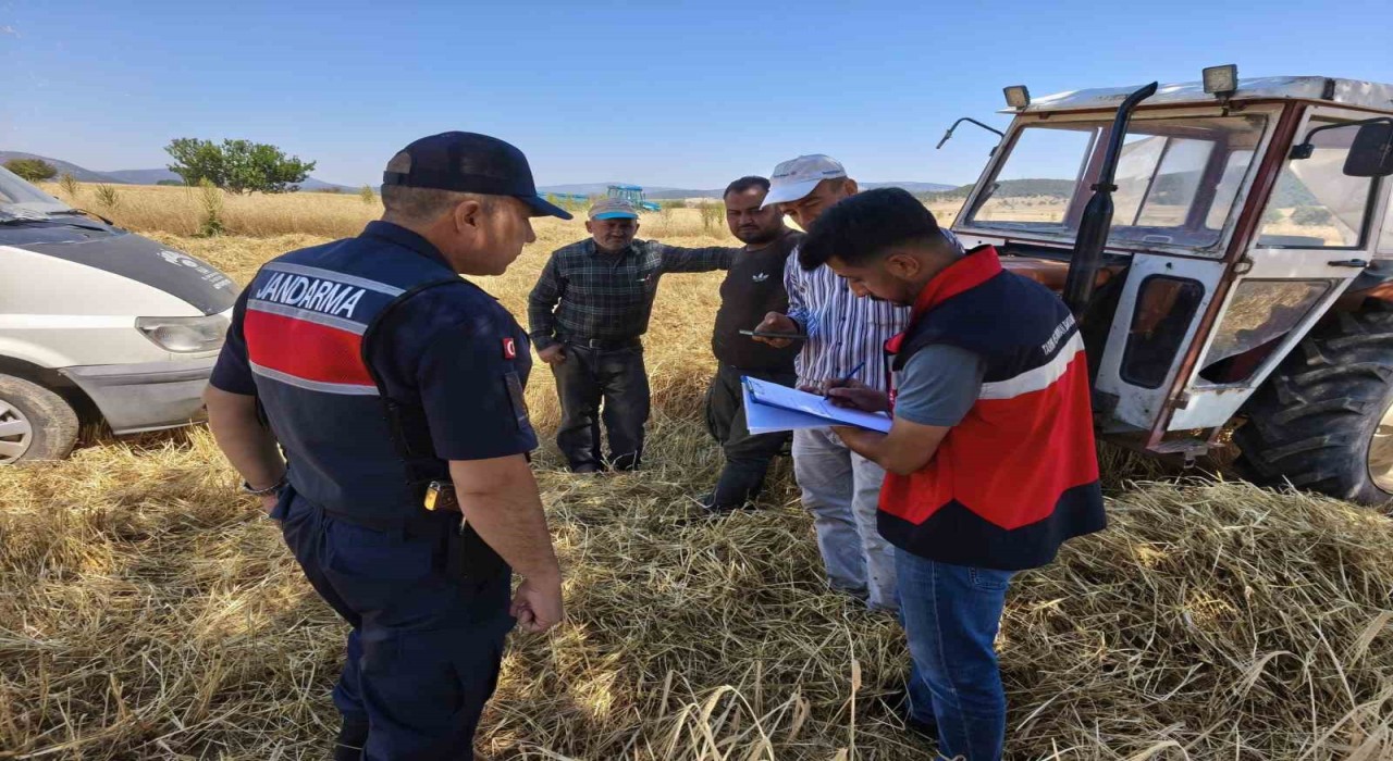 Dumlupınarda biçerdöver hasat çalışmaları denetlendi