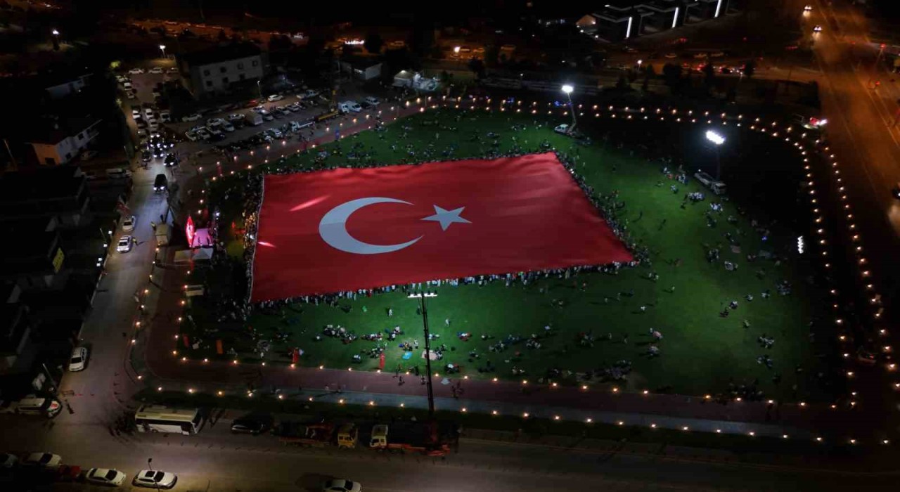 Dünyanın en büyük Türk bayrağı Kayseride yeniden açıldı
