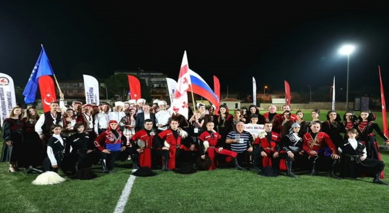 Dünyanın renkleri Tavasta buluştu