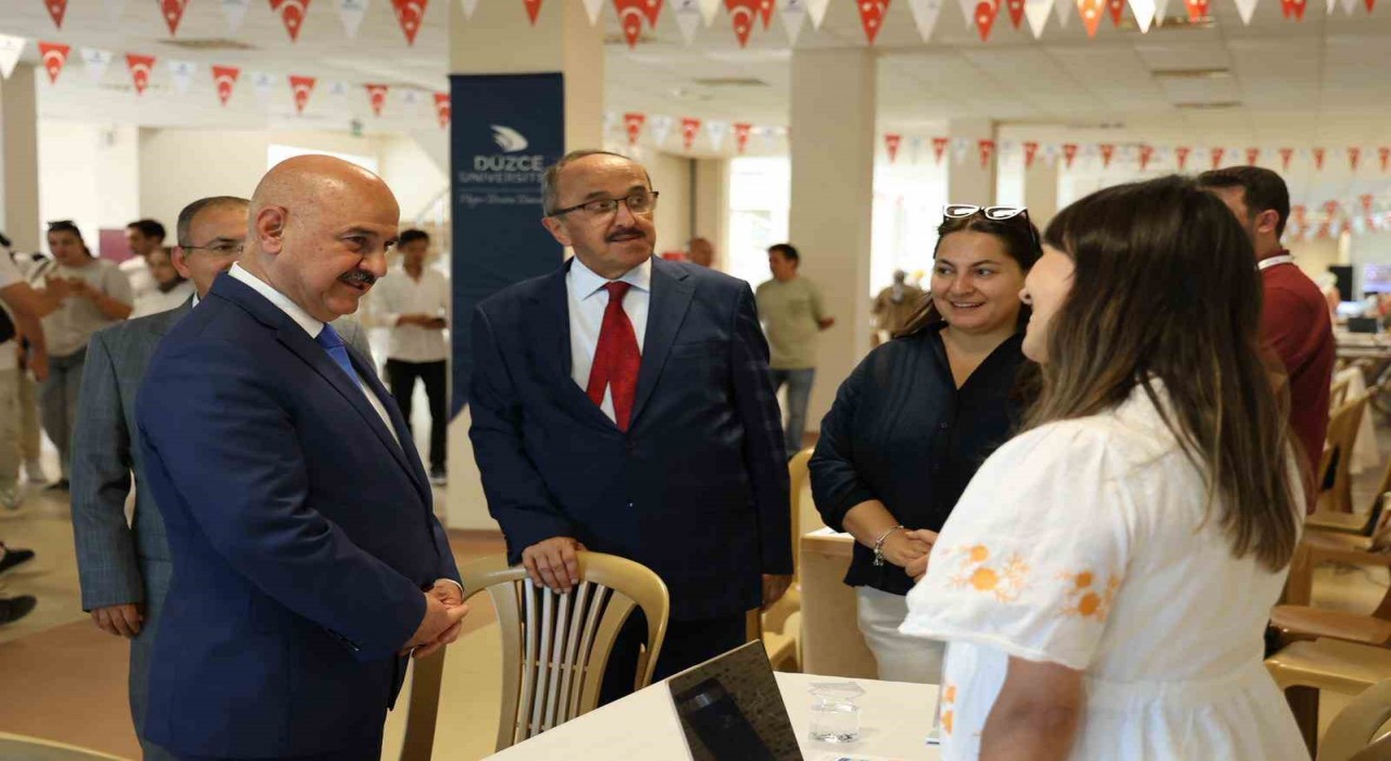 Düzce Üniversitesi tanıtım günleriyle aday öğrencileri geleceğe hazırlıyor