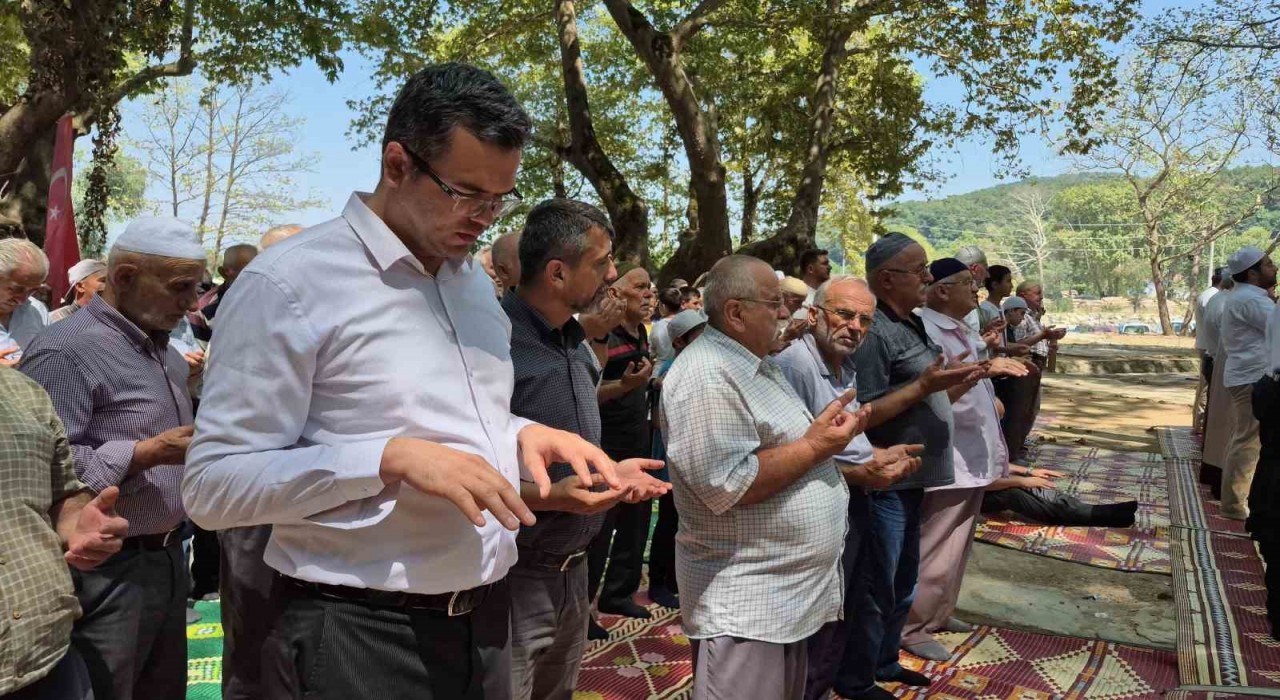 Düzcede kuraklık endişesi: Vatandaşlar yağmur duasına çıktı