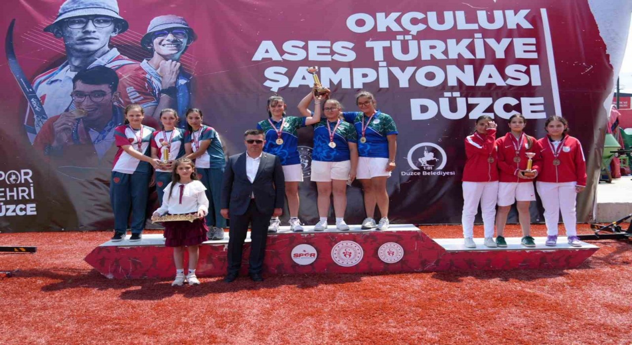 Düzcede Okçuluk Şöleni İlk Gün Müsabakaları Sona Erdi