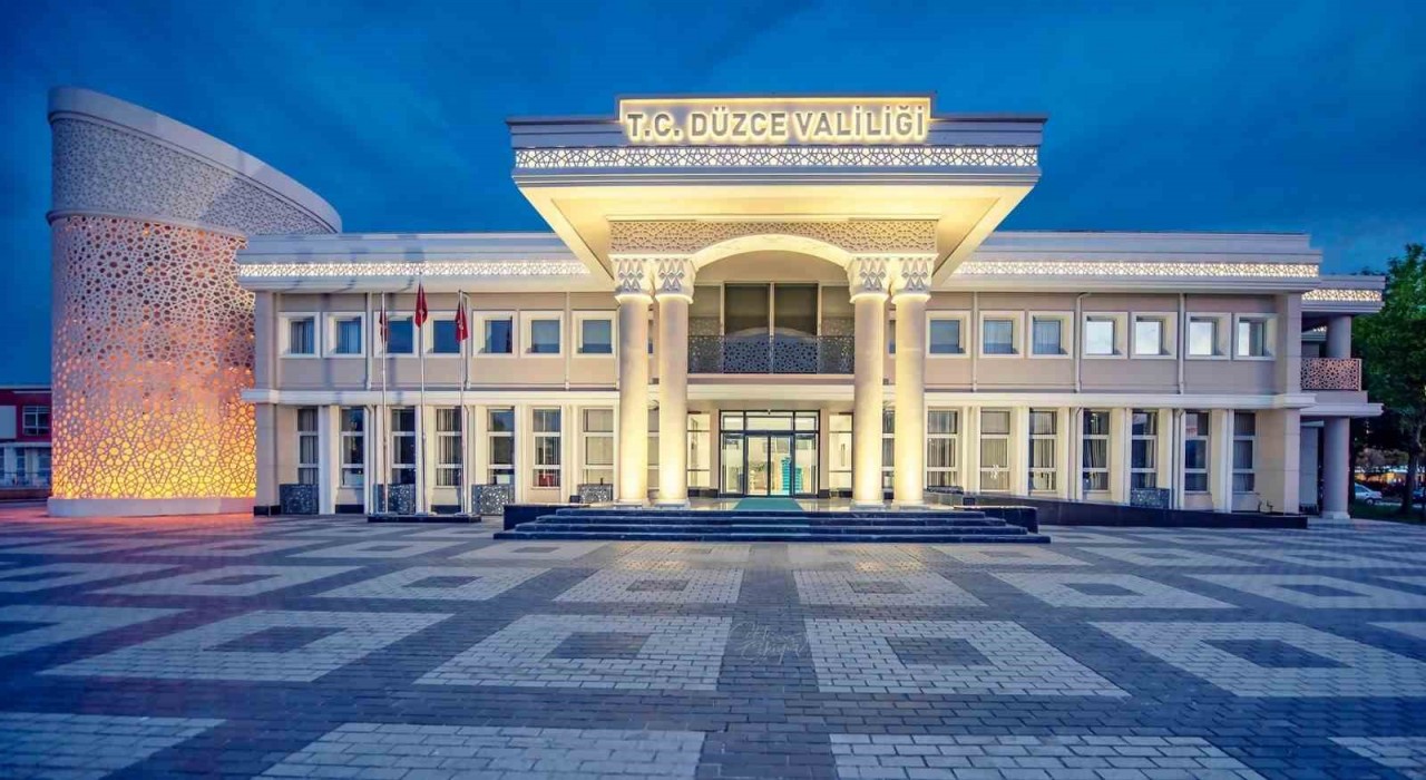 Düzcede sahipsiz sokak köpeği toplarken özensiz davranış gösteren çalışanlar hakkında soruşturma başlatıldı