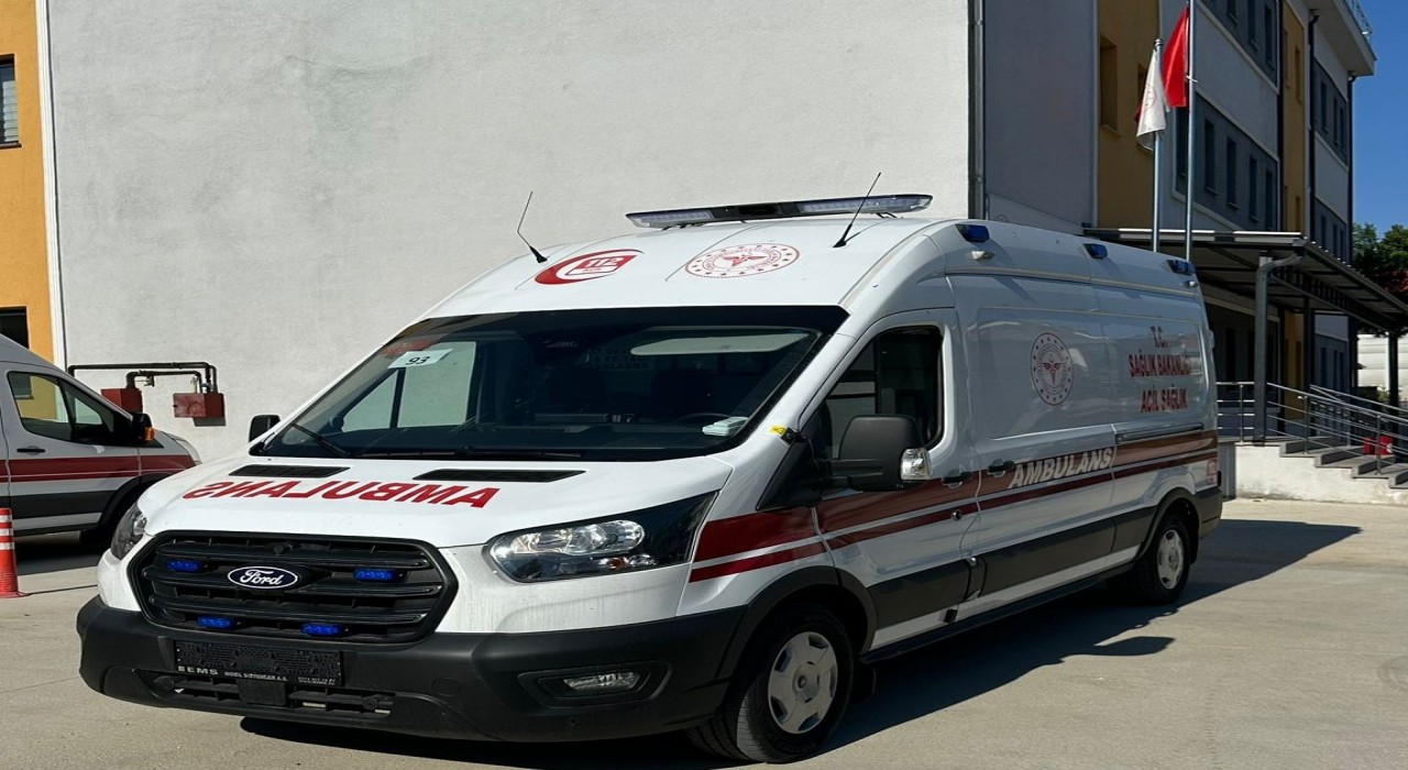 Düzceye yeni tam donanımlı ambulans tahsis edildi