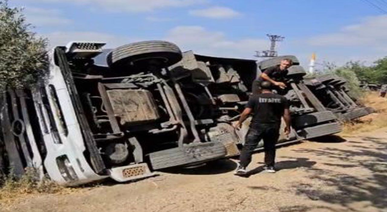 Düziçi’nde Tır Devrildi: 2 Kişi Yaralandı