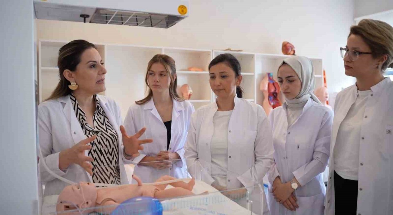 Ebelik mesleği yeniden yükselişte: Yetkiler genişletildi, iş garantisi geldi