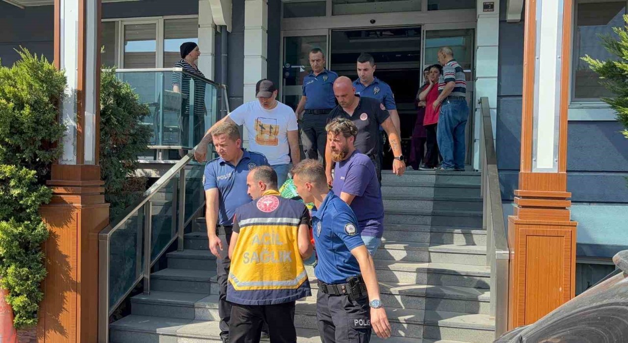 Edirnede genç kızın intihar girişimini ekipler engelledi