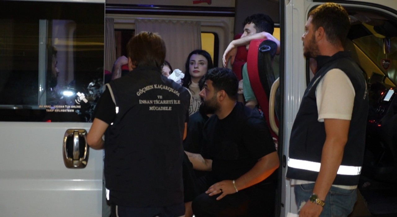 Edirnede kaçak göçmen operasyonu: 27 kişi yakalandı
