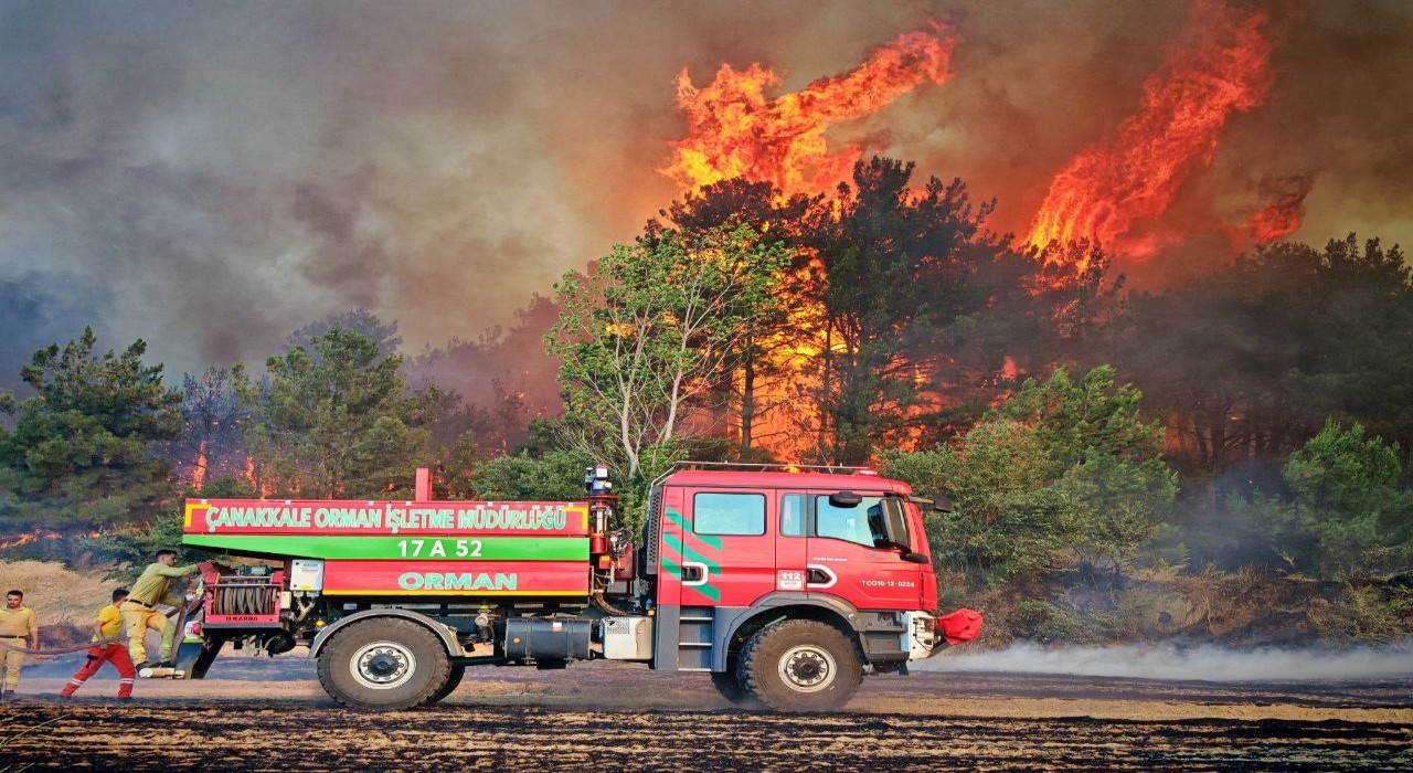Edirnede orman ve anız yangınında alevler metrelerce yükseldi